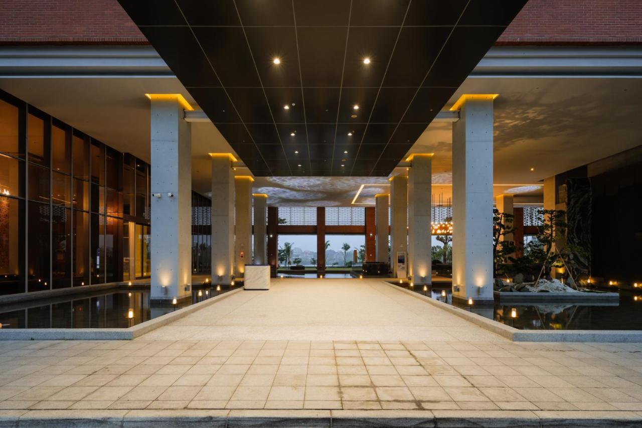 Formosa Yacht Resort Tainan Exterior foto The lobby of the hotel