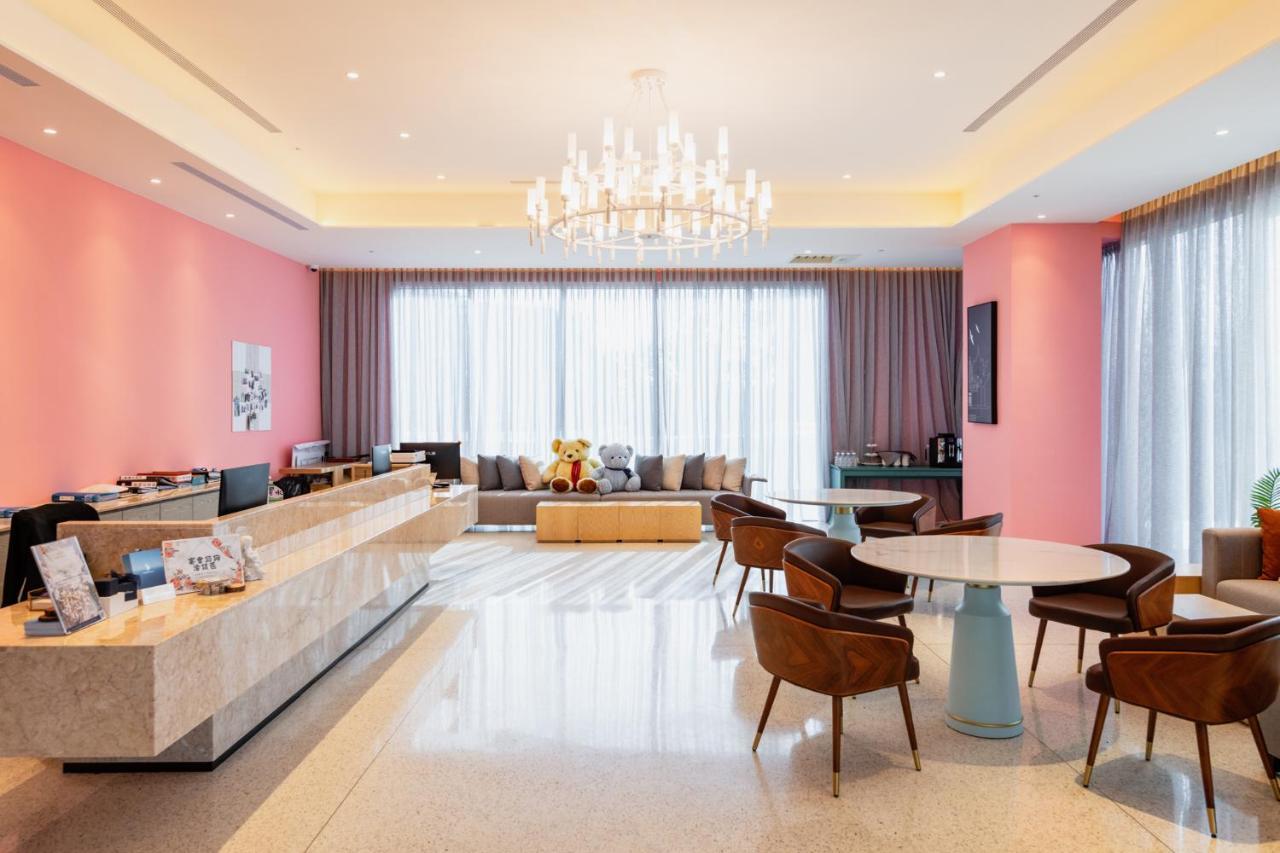 Formosa Yacht Resort Tainan Exterior foto The Club at The Landmark, Hong Kong
