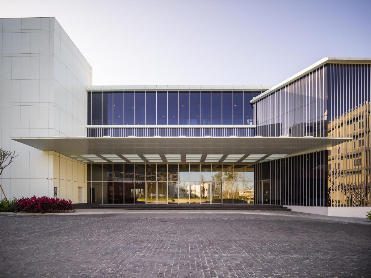 Formosa Yacht Resort Tainan Exterior foto The main entrance of the museum
