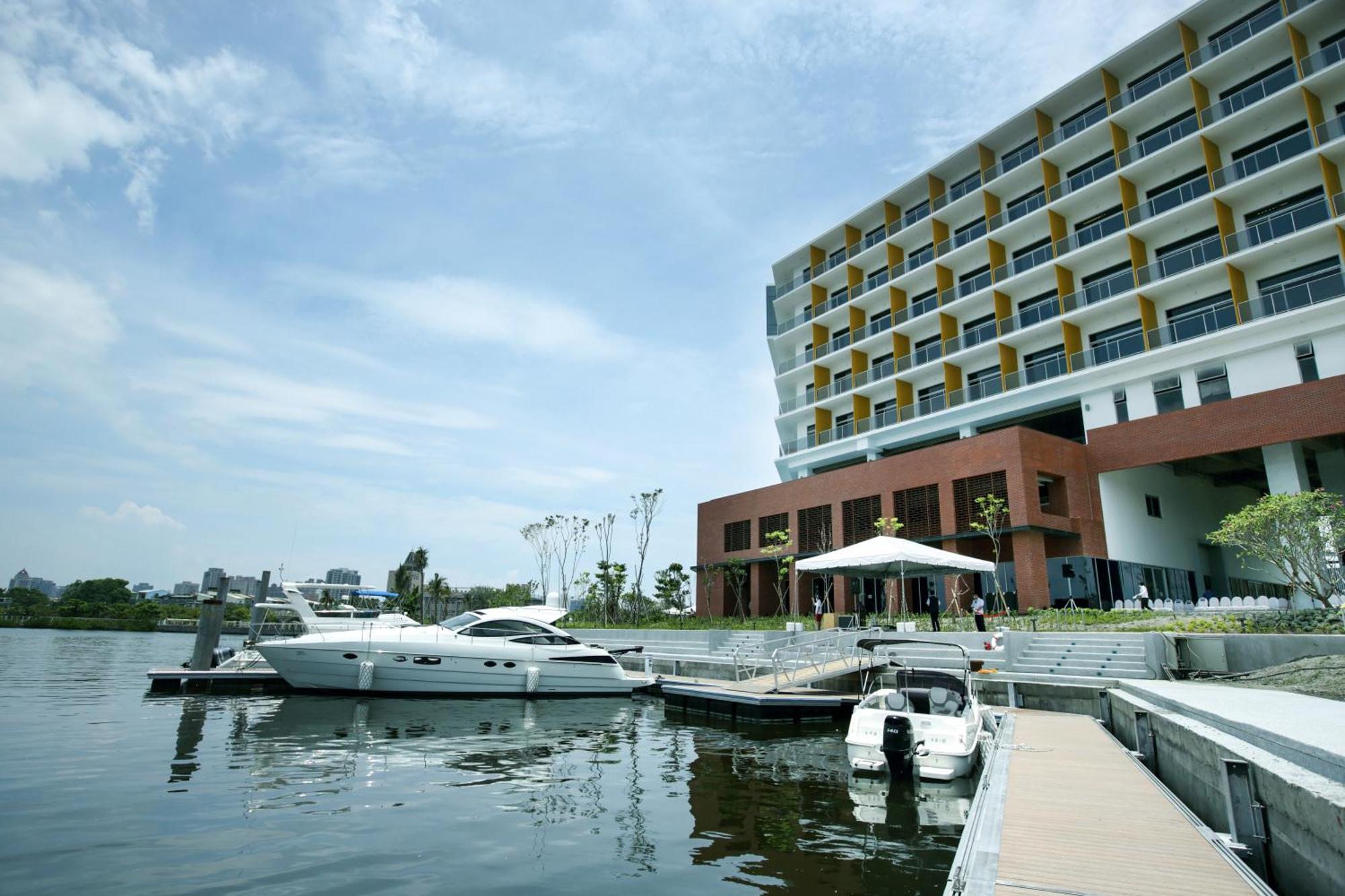 Formosa Yacht Resort Tainan Exterior foto The hotel's marina